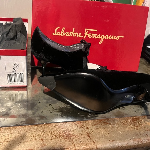 Salvatore Ferragamo Heels - Picture 1 of 8